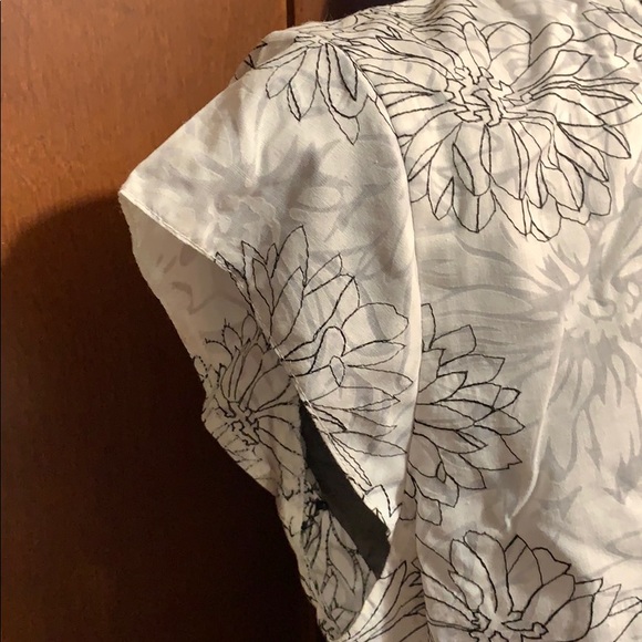 SALE!! ⚡️host pick⚡️ maternity top breast feeding top size 46. 2 - Picture 7 of 9